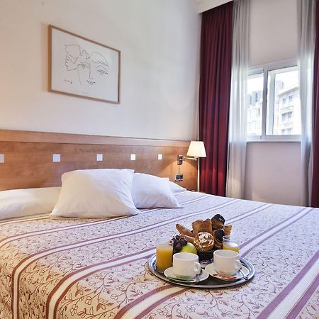 Hotel Acta Antibes Barcellona Esterno foto